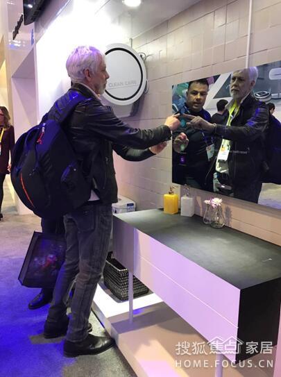 海尔热水器CES展示会说话的镜子