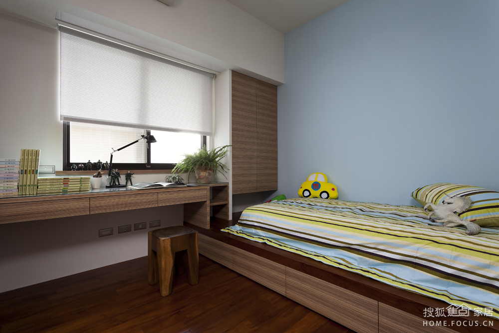 真源小区三室两厅127平半包装修现代简约风格