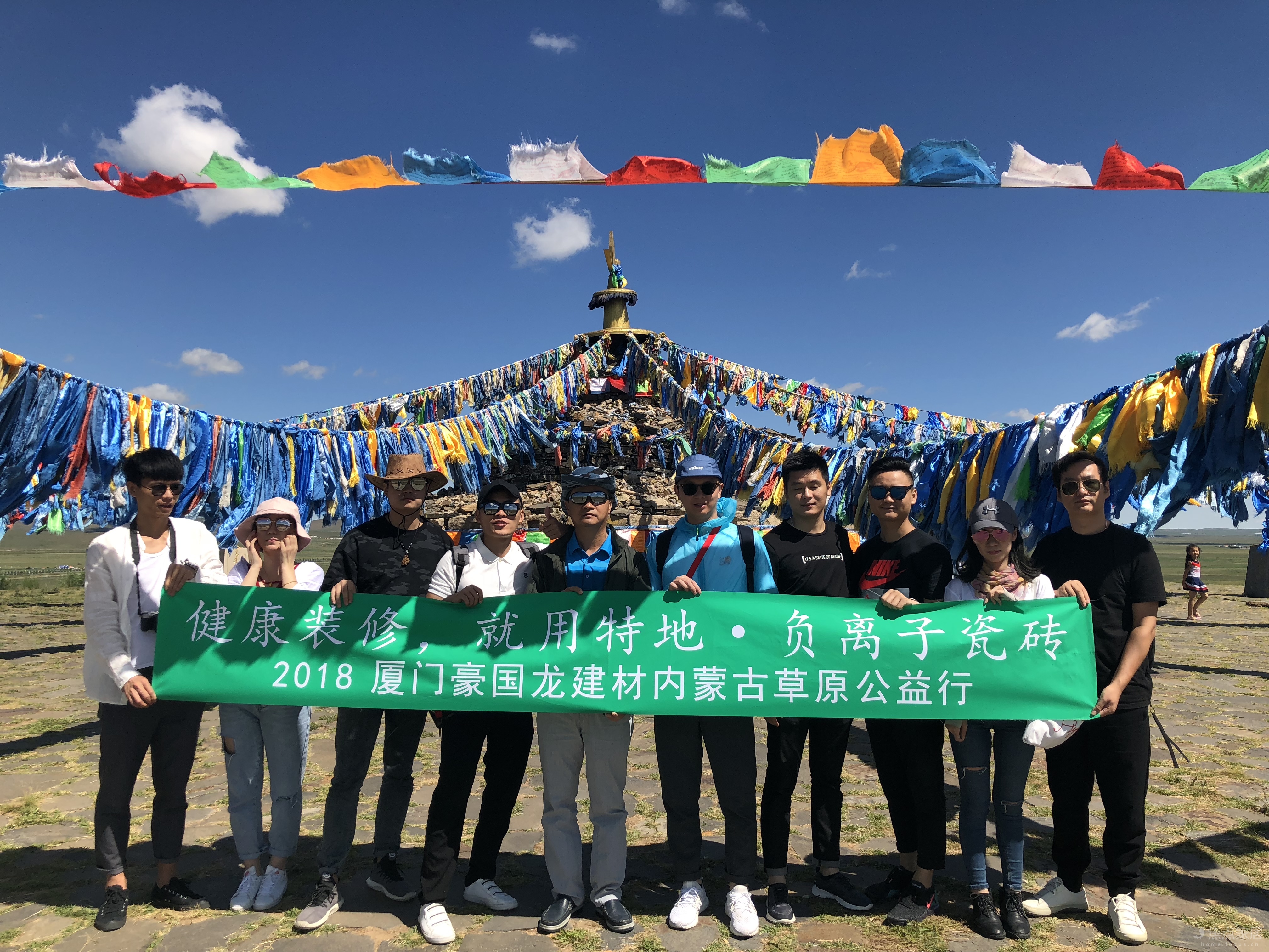 建材資訊：大家好，我叫特地·負離子瓷磚
