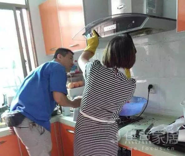 建材資訊：圍觀！森歌集成灶PK油煙機(jī)