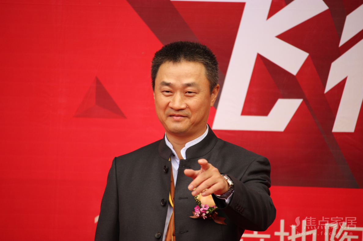 建材資訊：大家好，我叫特地·負離子瓷磚